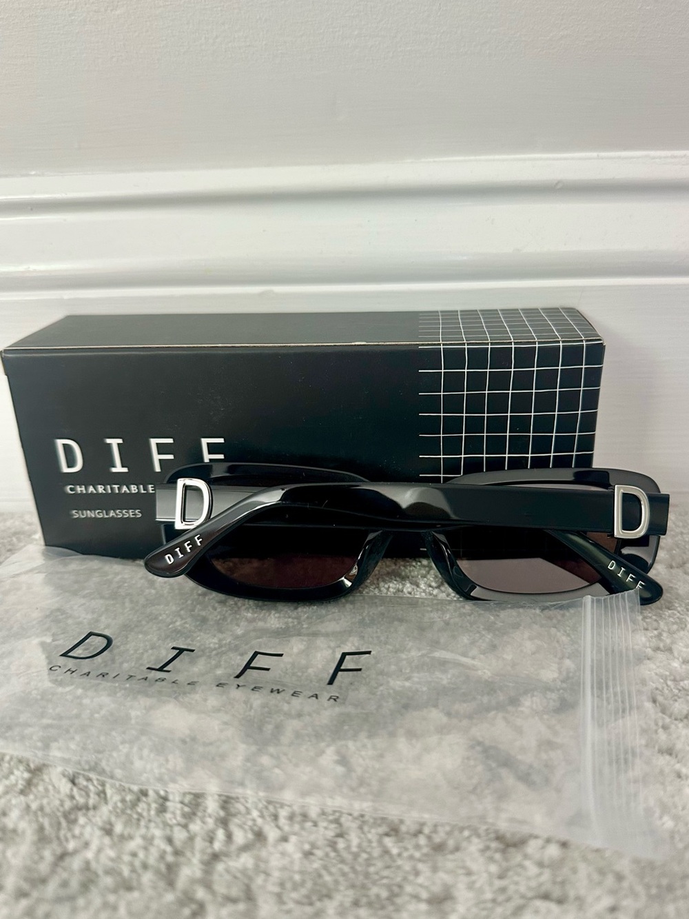 New in Box DIFF Eyewear Daphne Sunglasses - Picture 6 of 6